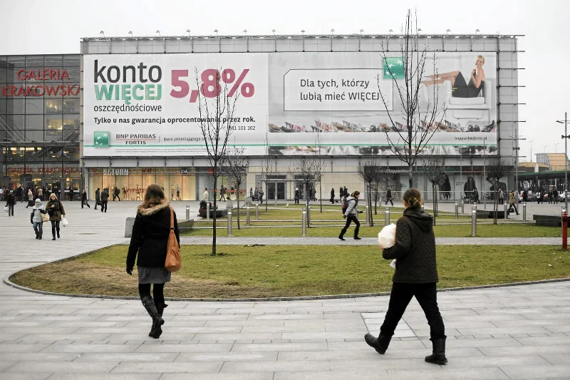 Trzymanie pieniędzy w "skarpecie" nie zawsze się opłaca.