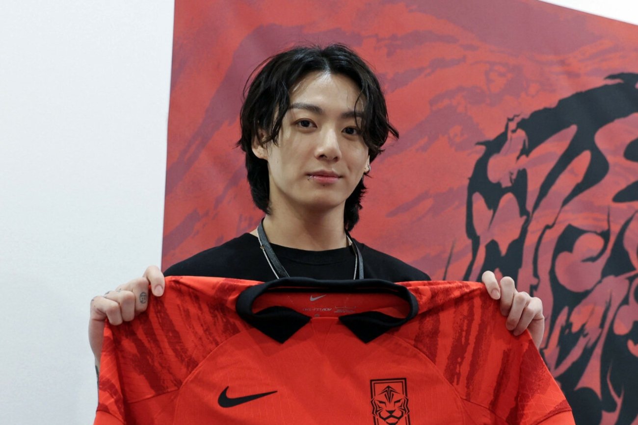 Kim jest Jungkook? Członek BTS wystąpił podczas otwarcia Mistrzostw Świata w Piłce Nożnej 2022 w Katarze. Kim jest Jungkook? Członek BTS wystąpił podczas otwarcia Mistrzostw Świata w Piłce Nożnej 2022 w Katarze.