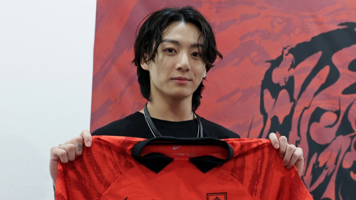 Kim jest Jungkook? Członek BTS wystąpił podczas otwarcia Mistrzostw Świata w Piłce Nożnej 2022 w Katarze. Kim jest Jungkook? Członek BTS wystąpił podczas otwarcia Mistrzostw Świata w Piłce Nożnej 2022 w Katarze.