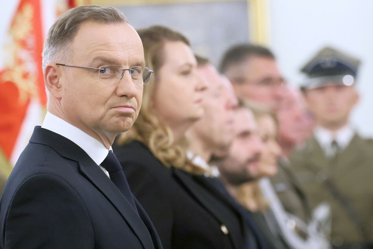 Andrzej Duda wykorzystuje jedną z niewielu ostatnich okazji na wręczanie orderów