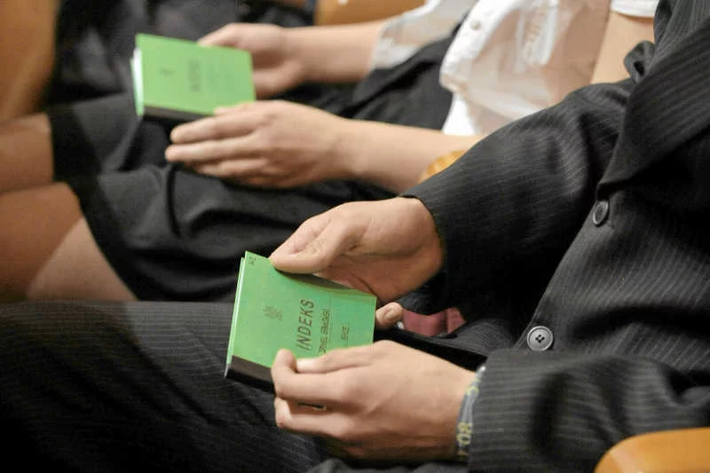 Uczelnie masowo wpisują studentów na listę dłużników.