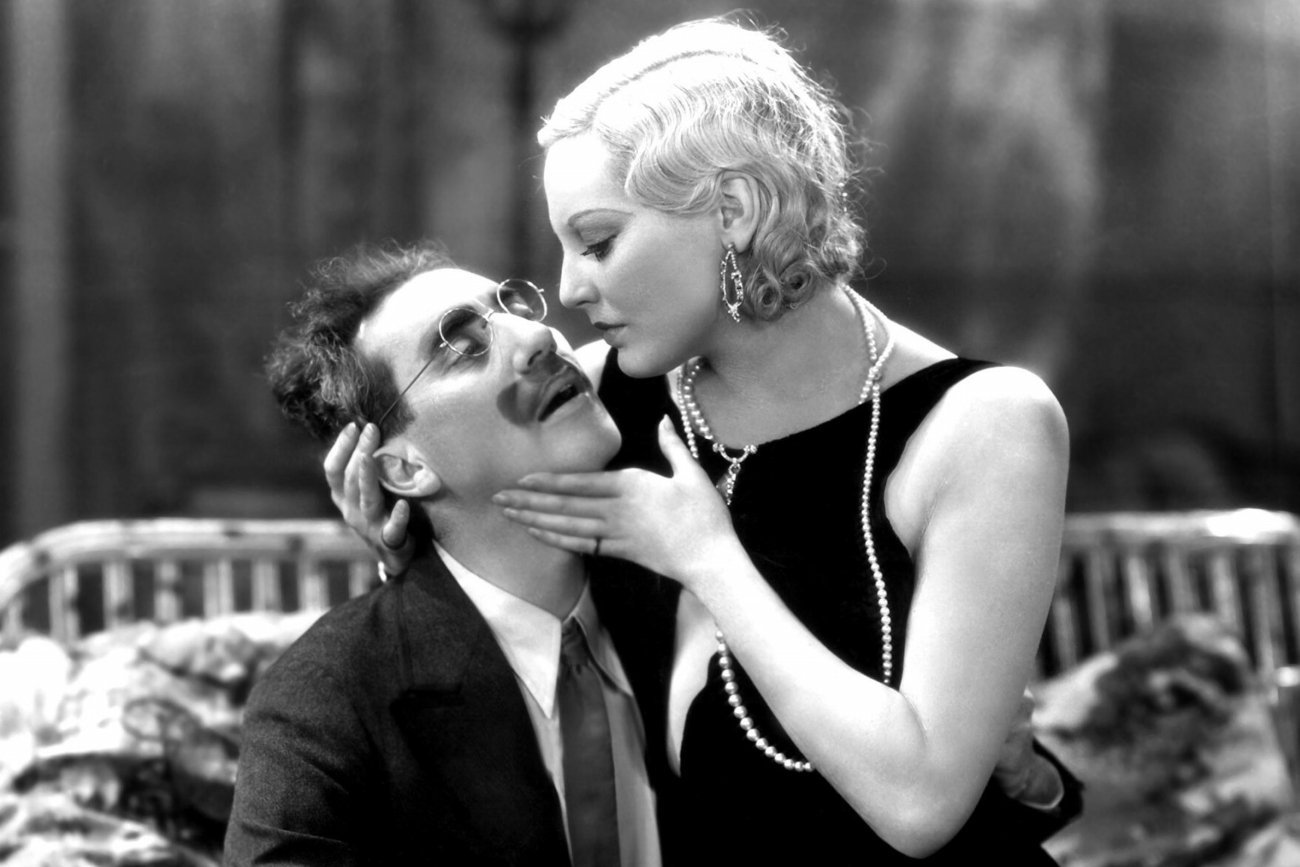 Thelma Todd i Groucho Marx w filmie "Małpi interes".