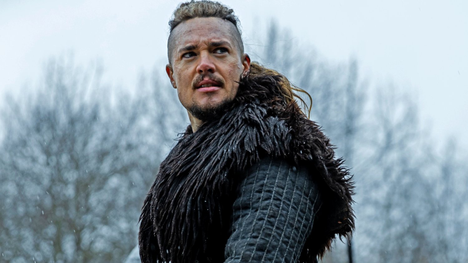 Przygody Uhtreda z serialu "Upadek królestwa" dobiegły końca. Niestety finał nieco zawiódł. Alexander Dreymon jako Uhtred w filmie "Siedmiu królów musi umrzeć" ("The Last Kingdom")