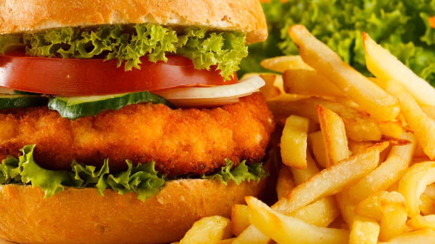 Pracownicy [url=http://shutr.bz/1fho3Pd]fast foodów[/url] ostrzegają, czego nie jeść w ich barach.