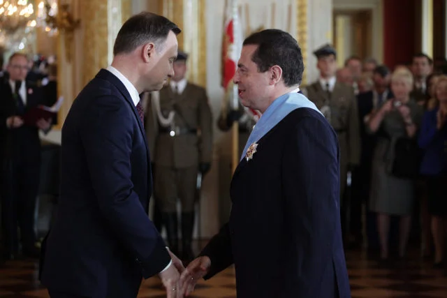 Prezydent odznaczył dziś Bronisława Wildsteina Orderem Orła Białego
