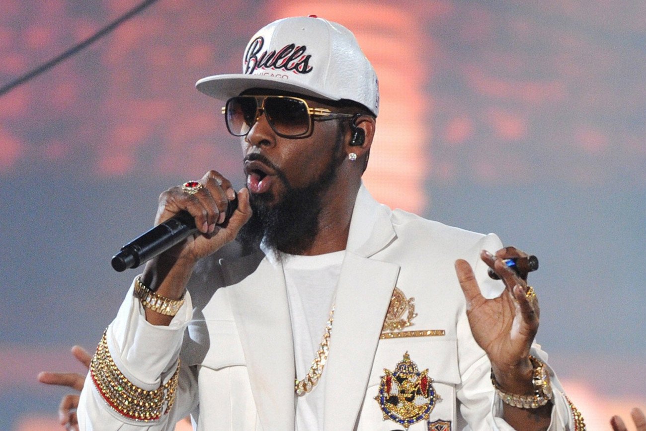 R. Kelly skazany na 30 lat więzienia za przestępstwa seksualne. Rozgłośnie w Polsce zrezygnowały z jego utworów.