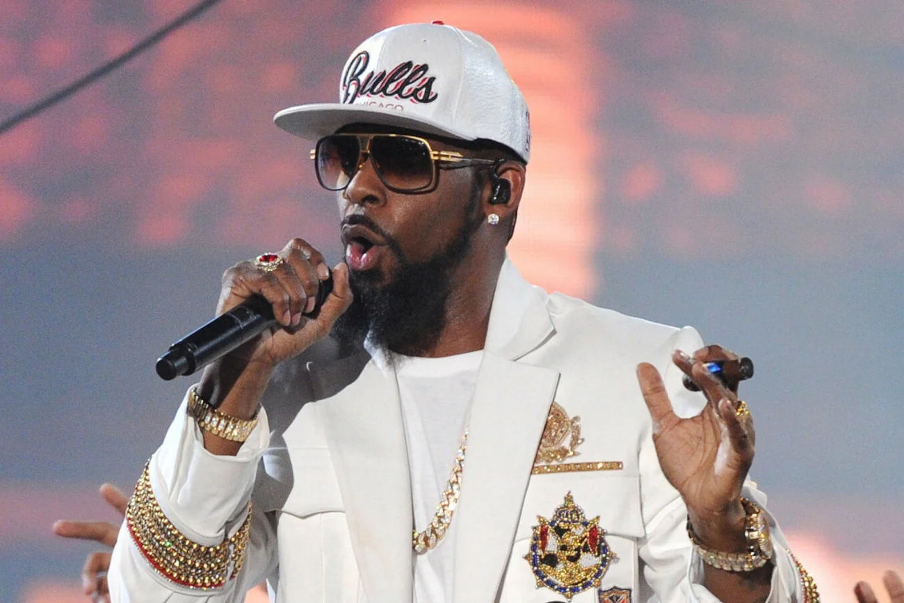 R. Kelly skazany na 30 lat więzienia za przestępstwa seksualne. Rozgłośnie w Polsce zrezygnowały z jego utworów.