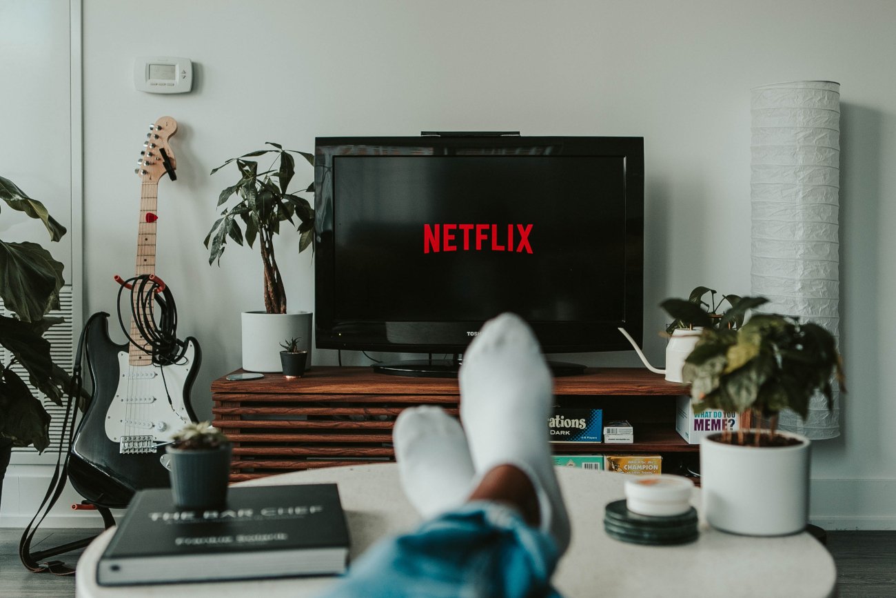 Netflix udostępnił kolekcje "Polskie historie" z okazji Święta Niepodległości. Na filmy i seriale zaprasza Grażyna Torbicka.