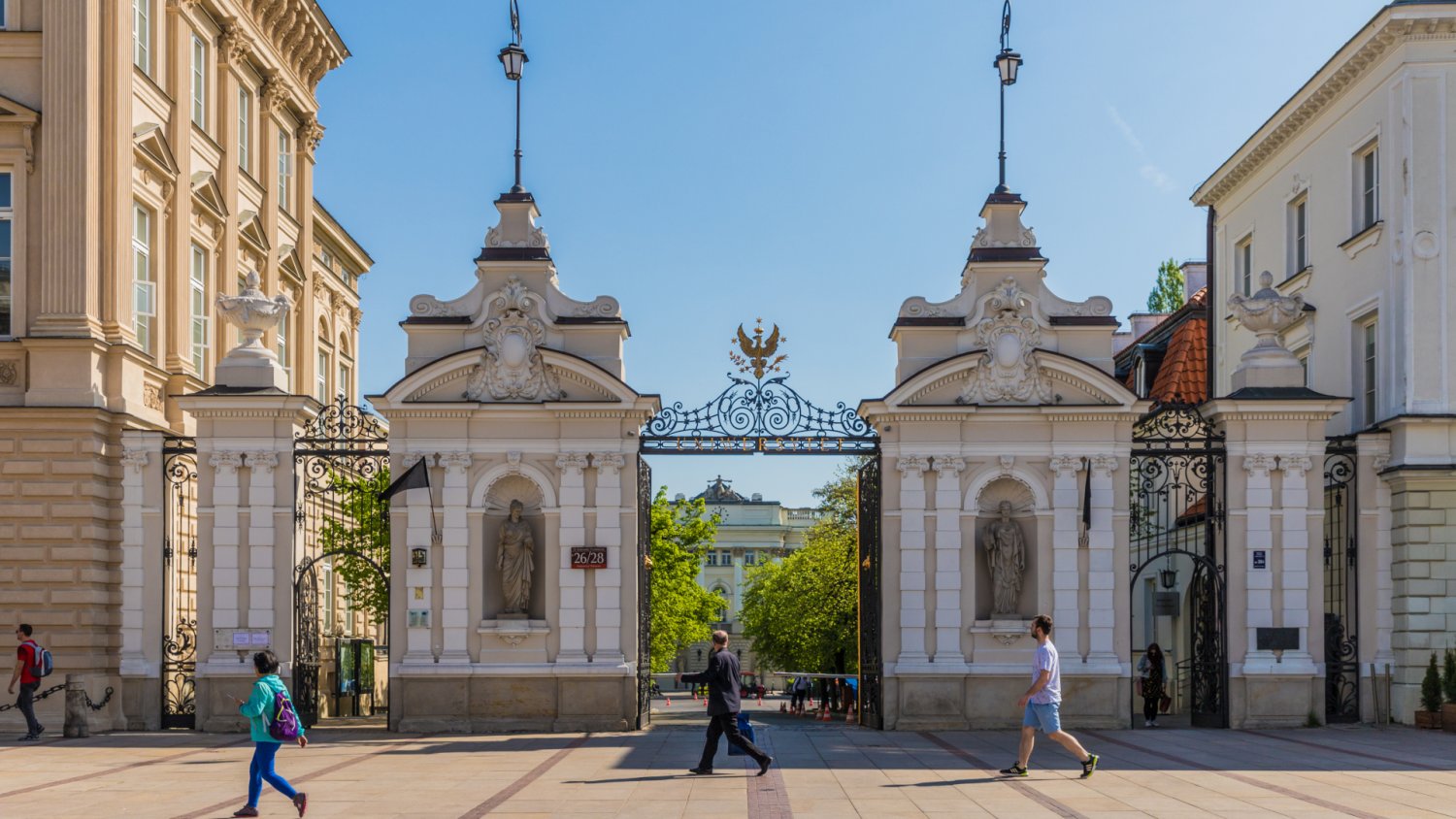 Hakerzy włamali się na Uniwersytet Warszawski. Gigabajty wykradzionych danych w darknecie