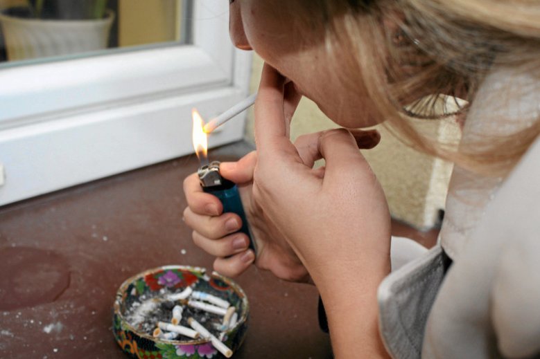 Szykują się zmiany w kodeksie pracy - przerwę na papierosa będzie trzeba odpracować. Zdjęcie poglądowe.