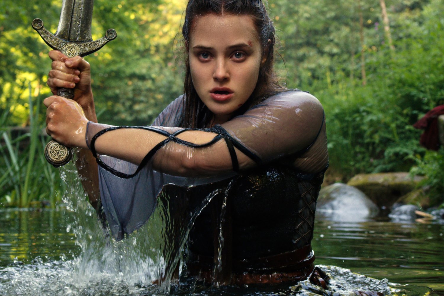 Katherine Langford w serialu "Przeklęta"
