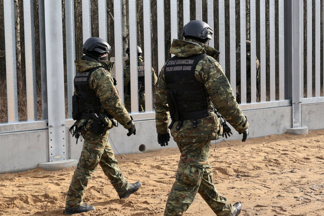 Śmierć migranta przy granicy z Białorusią. Zmarł w aucie Straży Granicznej