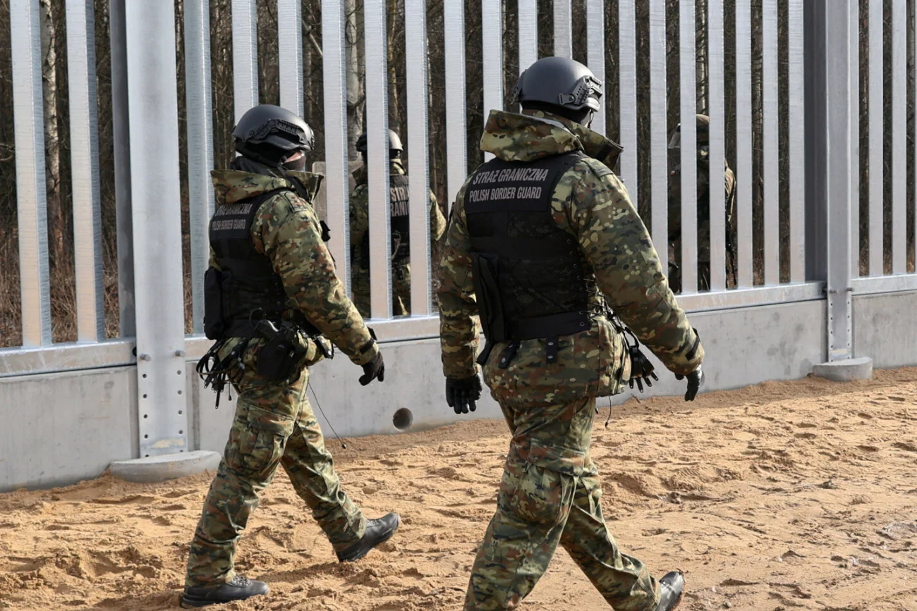 Śmierć migranta przy granicy z Białorusią. Zmarł w aucie Straży Granicznej