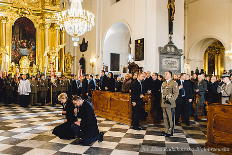 Prezydent obchody Dnia Niepodległości rozpoczął od mszy świętej w kościele św. Krzyża w Warszawie.