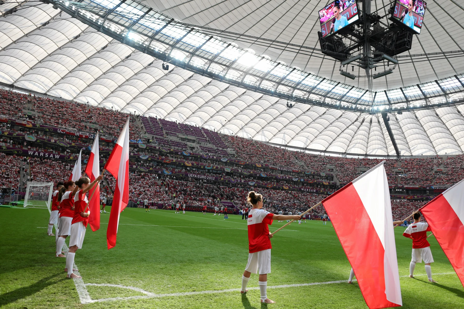 Obrady sejmu na stadionie? Czemu nie...