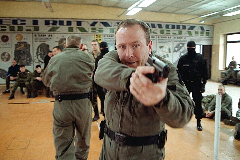 Mjr Krzysztof Przepiórka, jeden ze współtwórców GROM po odejściu ze służby zajął się szkoleniem innych jednostek wojskowych i funkcjonariuszy policji. Na zdjęciu ćwiczenia w Bielsko-Białej z 2001 roku.