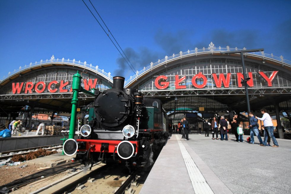 Inwestycja kosztowała 361 milionów złotych. Dworzec gotowy będzie na tydzień przed Euro.