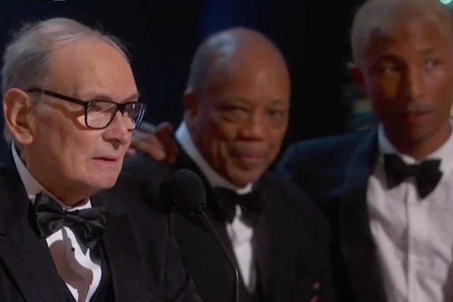 Ennio Morricone po raz pierwszy otrzymał Oscara za muzykę do filmu.