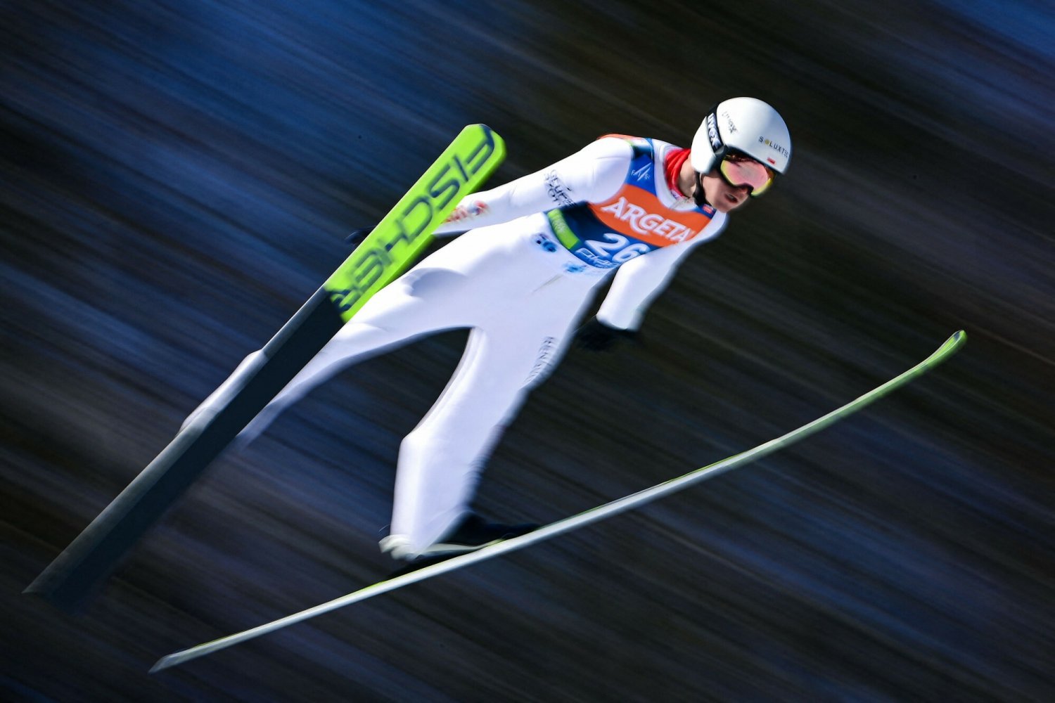 Po kapitalnym skoku Andrzeja Stękały Polacy walczą o zwycięstwo w zawodach drużynowych w Wiśle