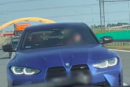 Grzywna i zakaz prowadzenia pojazdów dla agresywnego kierowcy BMW na autostradzie A1.