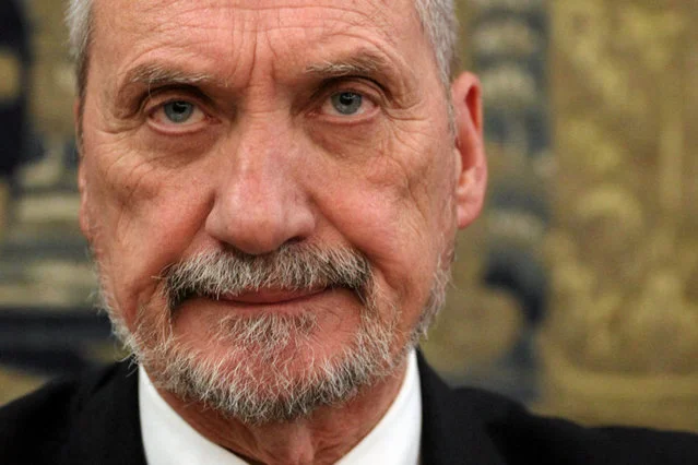 Antoni Macierewicz zapowiedział dziś, że Wojska Obrony Terytorialnej (WOT) będą liczyły ponad 50 tysięcy żołnierzy - żołnierzy silnych patriotyczną koalicją skupioną wokół PiS.