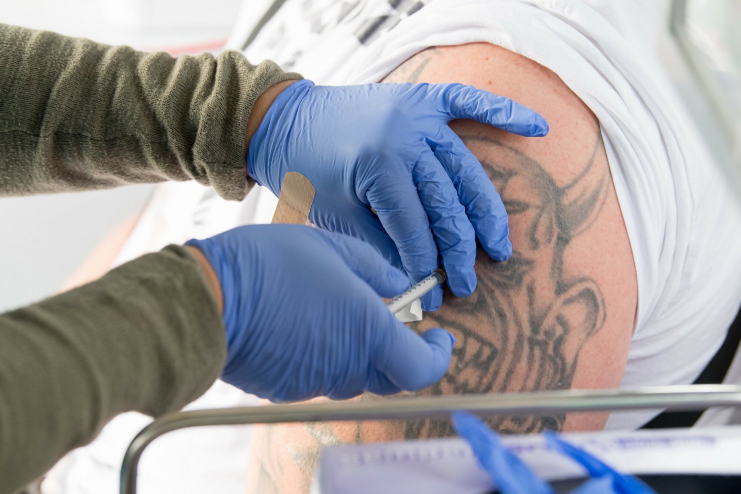 Singapur jako pierwszy kraj zdecydował się na takie zaostrzenie restrykcji dla osób niezaszczepionych.