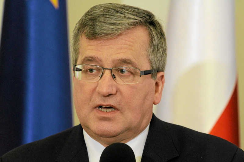 Bronisław Komorowski przyznał współpracownikom ponad pół miliona premii.