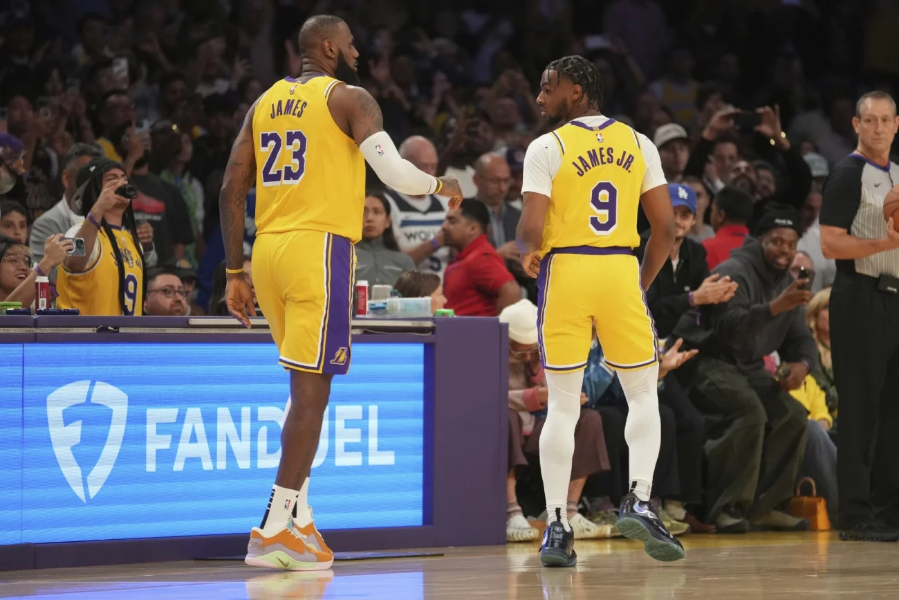 Historyczny moment w NBA. LeBron James zagrał na boisku z synem.