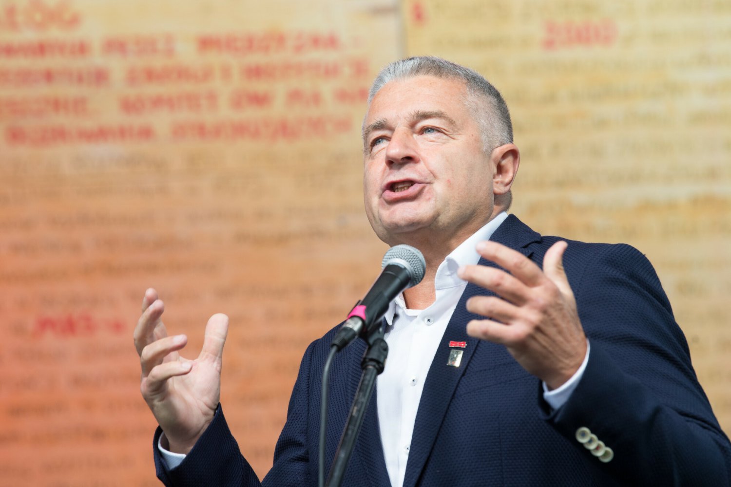 Zawiadomienie do prokuratury w sprawie słów Władysława Frasyniuka złożył wiceminister sprawiedliwości Marcin Romanowski.