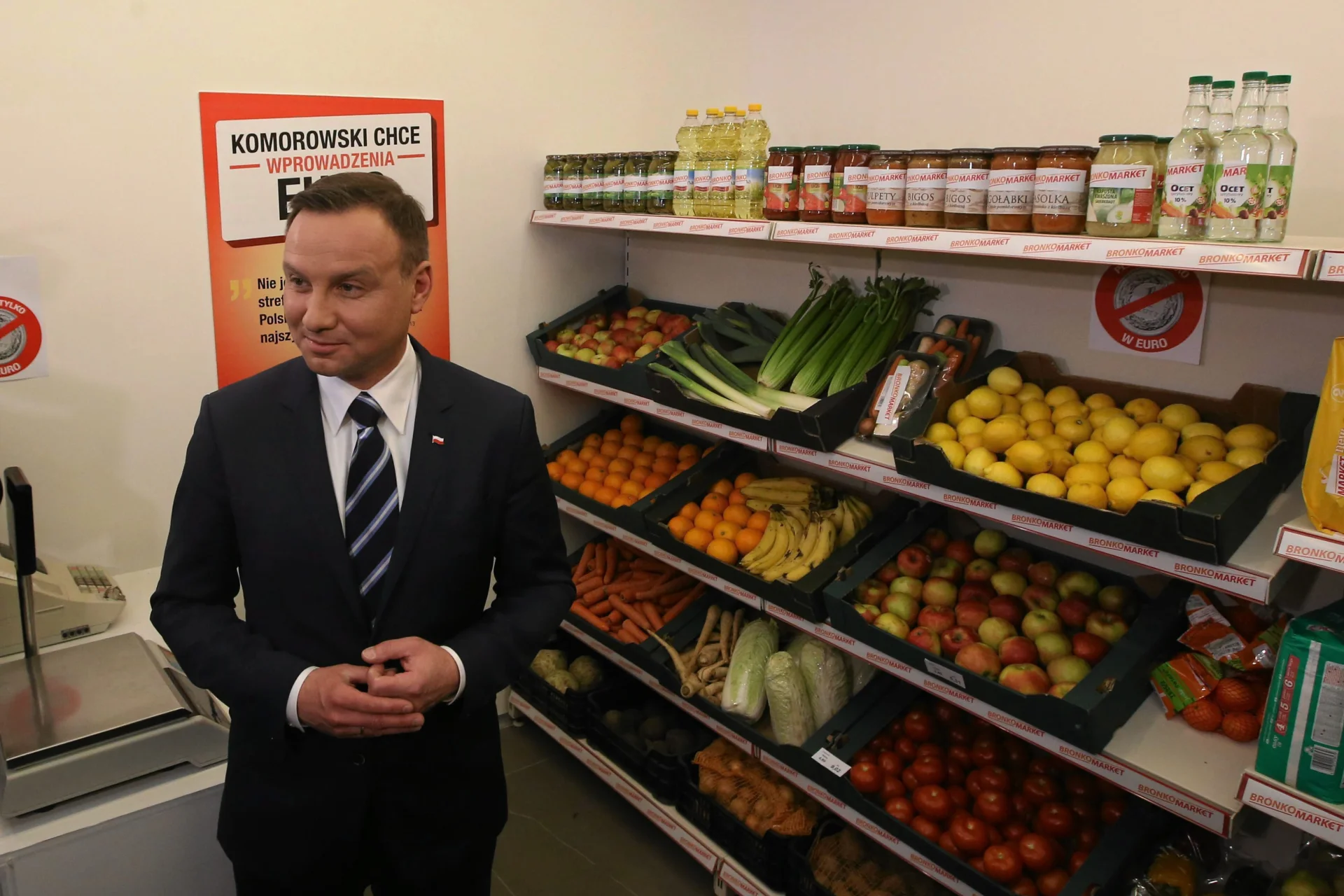 Dziennikarze porównali ceny artykułów spożywczych w "koszyku Andrzeja Dudy". Wygląda na to, że za rządów PiS musimy więcej płacić za jedzenie.