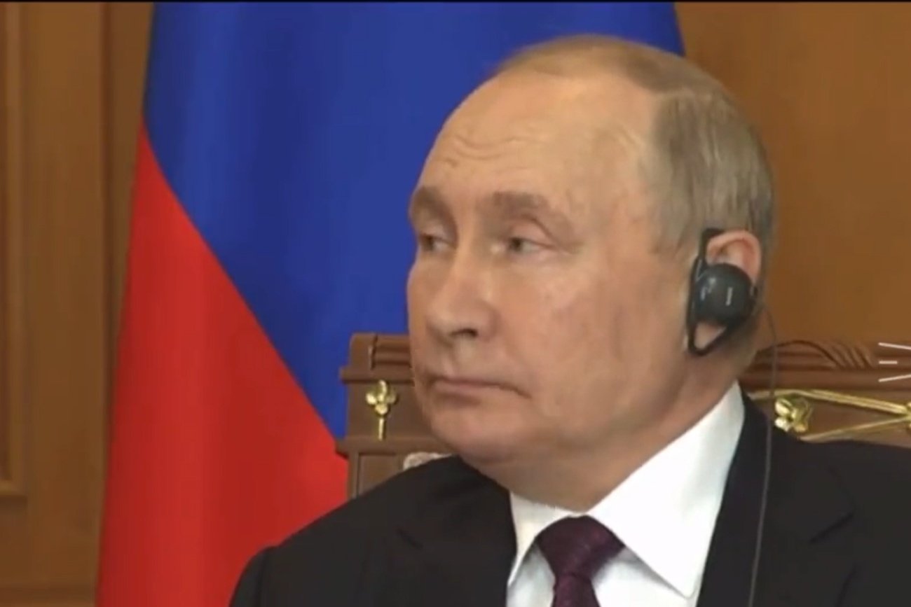 Tłumacz na spotkaniu prezydentów Rosji i Ukrainy przypadkowo "ogłosił" wojną między dwoma krajami