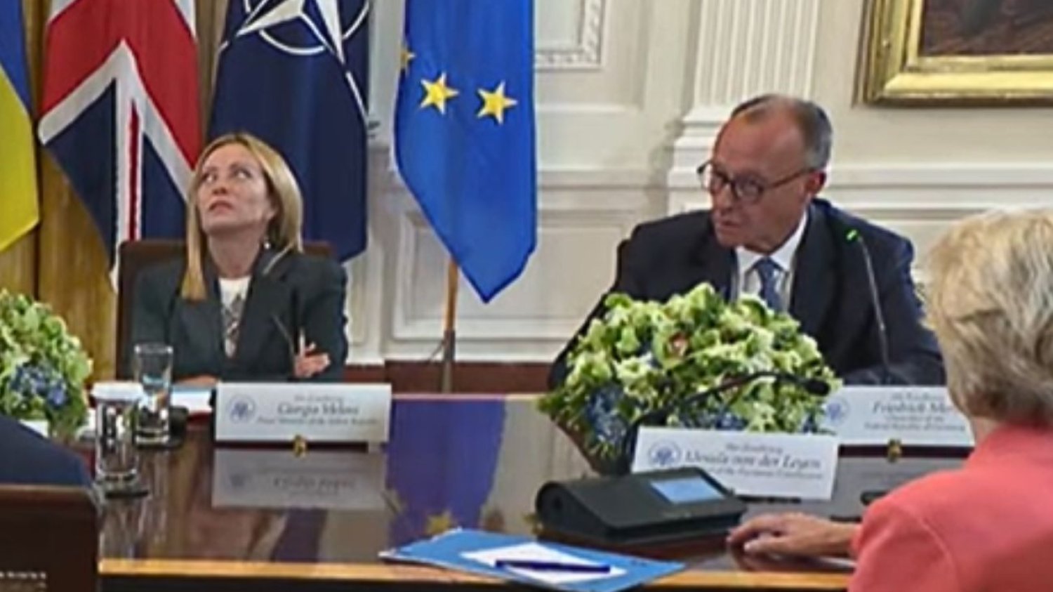 Kamery uchwyciły reakcję Meloni. Nagranie hitem sieci. Meloni przewraca oczami podczas przemówienia Merza. Nagranie hitem sieci.