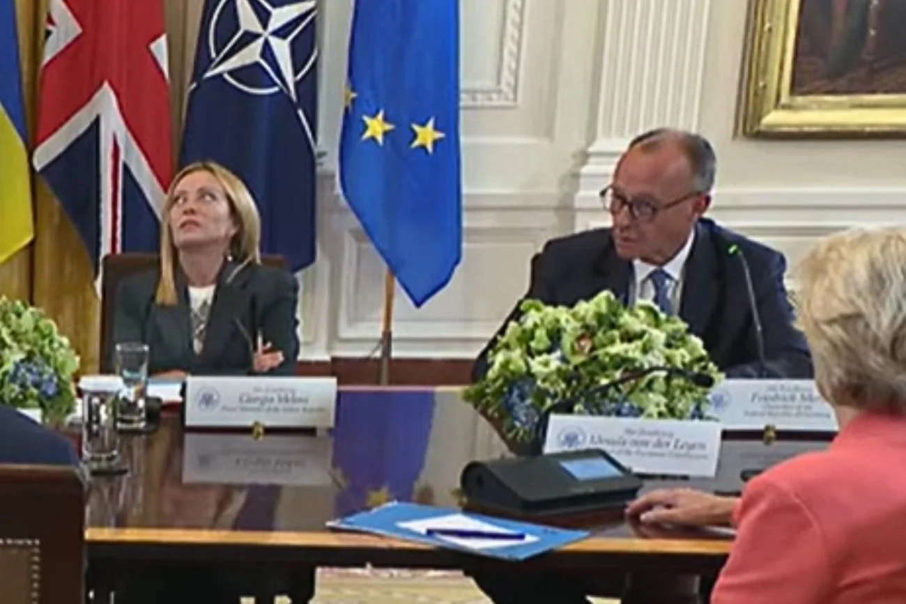 Kamery uchwyciły reakcję Meloni. Nagranie hitem sieci. Meloni przewraca oczami podczas przemówienia Merza. Nagranie hitem sieci.