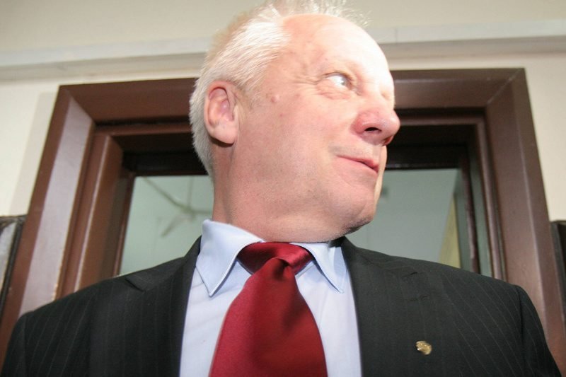 Stefan Niesiołowski ostro zaatakował media obwiniając je za porażkę swojej partii.