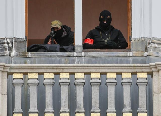 Snajperzy na Grand Place.