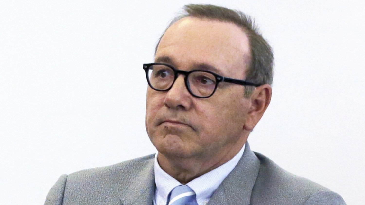 Kiedy Kevin Spacey stanie przed sądem w Londynie? Usłyszał pięć zarzutów.