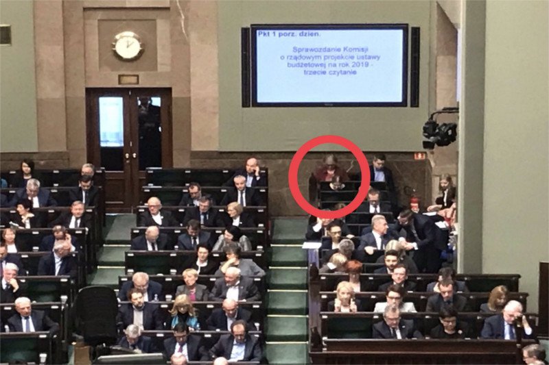 Krzysztof Berenda pokazał gdzie usiadła Krystyna Pawłowicz podczas środowego posiedzenia Sejmu.