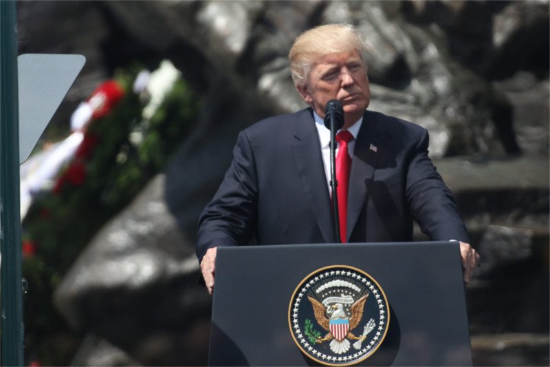 Prezydent Donald Trump dowiedział się o sytuacji w Polsce od kongresmenów?