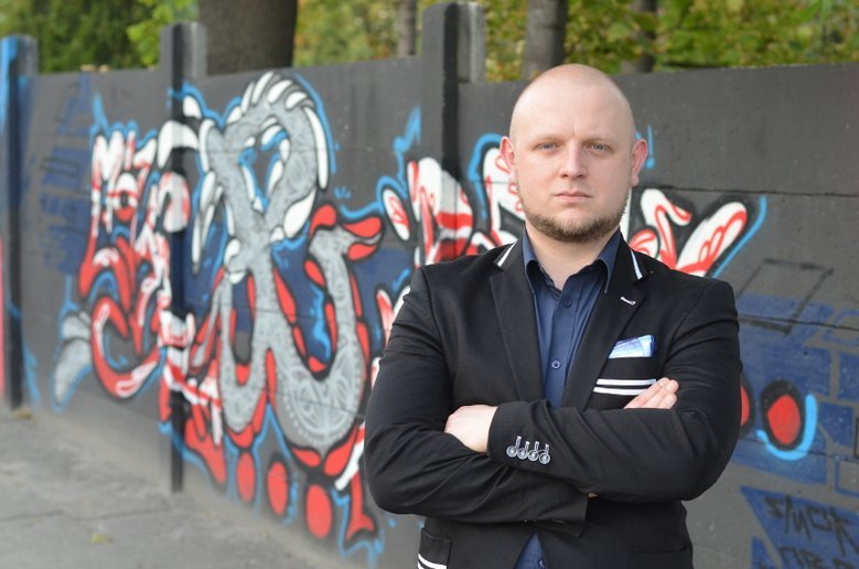 Jacek Lanuszny uczestniczył w pikiecie z szubienicami z wizerunkami europosłów PO.