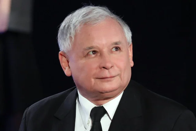 Jarosław Kaczyński wyjaśnił, że pożyczał pieniądze, by " życia swojej ciężko chorej mamy"