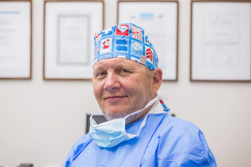 Dr Falkowski uważa, że polscy 30-40-latkowie nadal mają duże braki w uzębieniu. Szczególnie jeśli chodzi o zęby boczne.