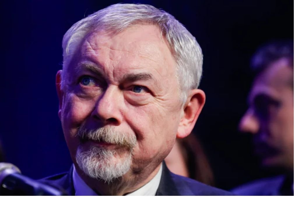 Prezydent Krakowa Jacek Majchrowski został ukarany przez straż miejską mandatem za to, że palił cygaro w swoim gabinecie