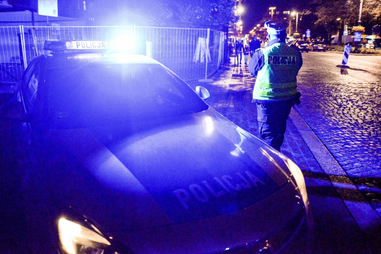 Policjanci zatrzymali mężczyznę, który kierował samochodem pod wpływem alkoholu, mimo dożywotniego zakazu prowadzenia pojazdów.