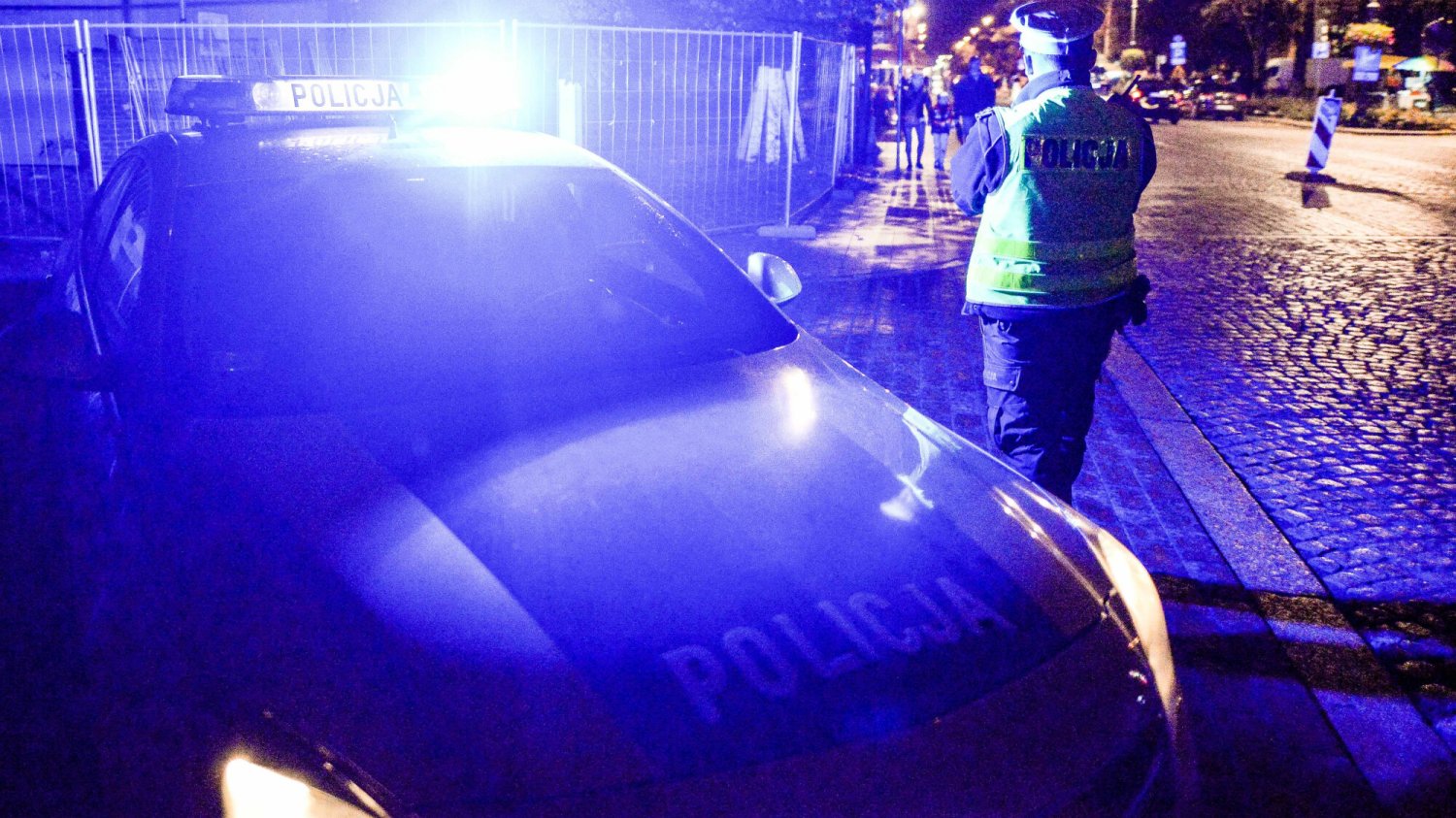 Policjanci zatrzymali mężczyznę, który kierował samochodem pod wpływem alkoholu, mimo dożywotniego zakazu prowadzenia pojazdów.