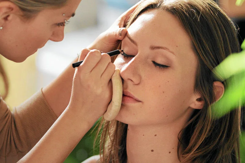 Tej zimy postaw na  naturalny i lekki make-up