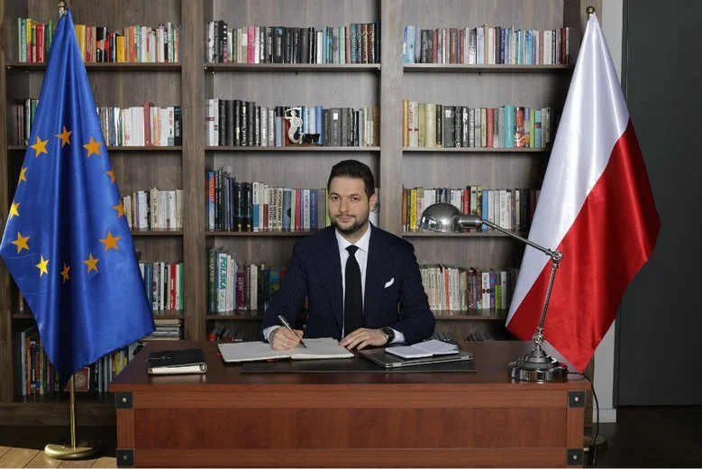 Patryk Jaki opublikował na Facebooku nowe zdjęcie, ale wielu internautów uznało to za strzał w stopę.