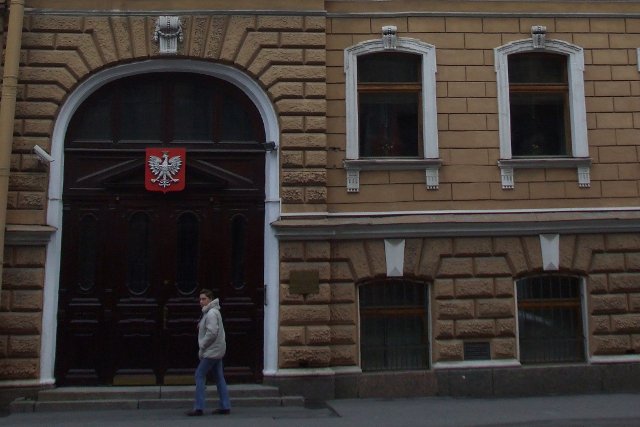 Rosjanie mogą wyrzucić nasz konsulat. Polski MSZ: "Nie zmienimy naszego stanowiska"