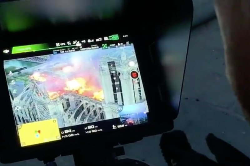 Pożar Katedry Notre-Dame w Paryżu. MSW ujawnia film z lotu ptaka.