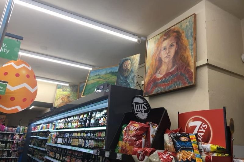 Zakaz handlu w niedziele wzbudził w przedsiębiorcach nowe pokłady kreatywności. W Piasecznie sklep zamienił się w... placówkę kulturalną.