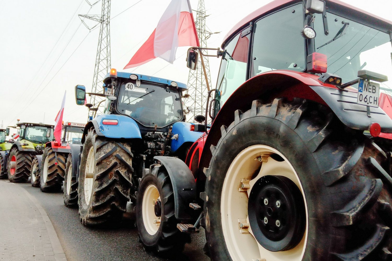 Absurdalne teorie rolnika podczas protestu ws. Rosji.